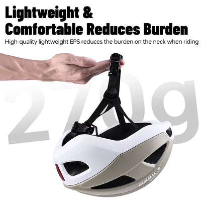 Rennradhelm mit Rücklicht